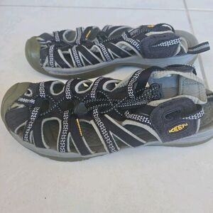 Keen Womans Whisper Sandals Size 10.